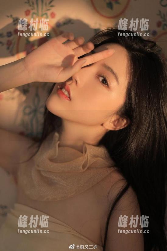 转角遇到爱…or错？52吃瓜网带你看视频中的奇葩情侣