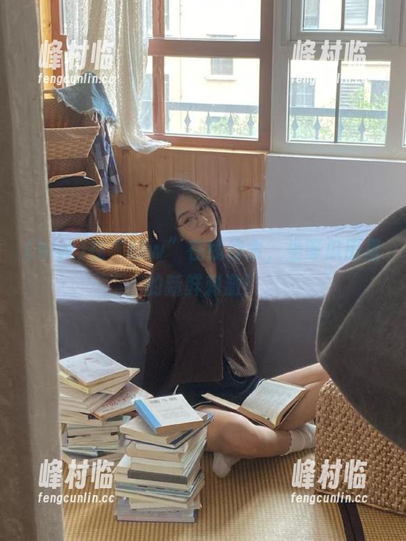 hlw 在“hlw”在线待命,坐等瓜田里的新鲜刺激!