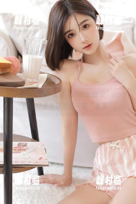 说是“www.吃瓜”app，但我好像也在淋浸一场“表演”。