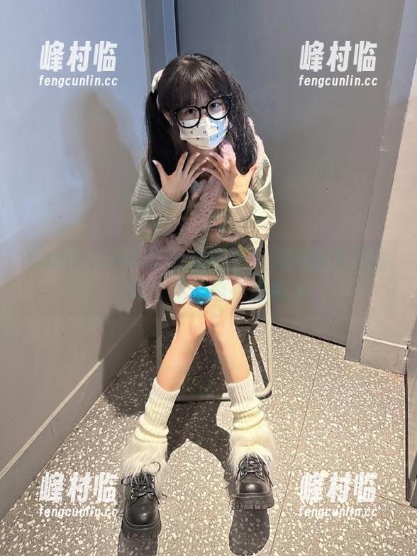 zztt21网站暖闻：我刚刚看见网友和星星背着小鹿散步
