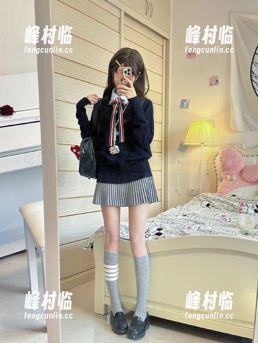 登录了吃瓜大本营，所有八卦都像调皮的小猫咪，喵喵叫～