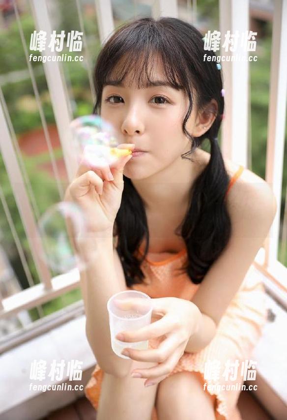 网页带你畅游吃瓜天堂，心情不由自主跟着乐开花！