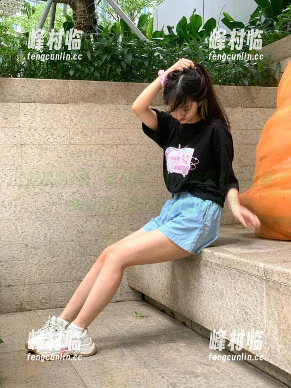 被“吃瓜网”的导航吸引，结果一头扎进了最近热议的话题里