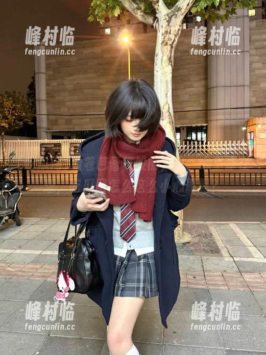 看着芭蕾舞般的入口，心里却在想，吃瓜网怎么这么小心翼翼？