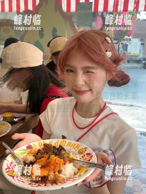 吃瓜群众网 最新版本更新,吃瓜群众网cgfun承诺“永不迷路”,玫瑰色的未来是期待还是迷惘呢?