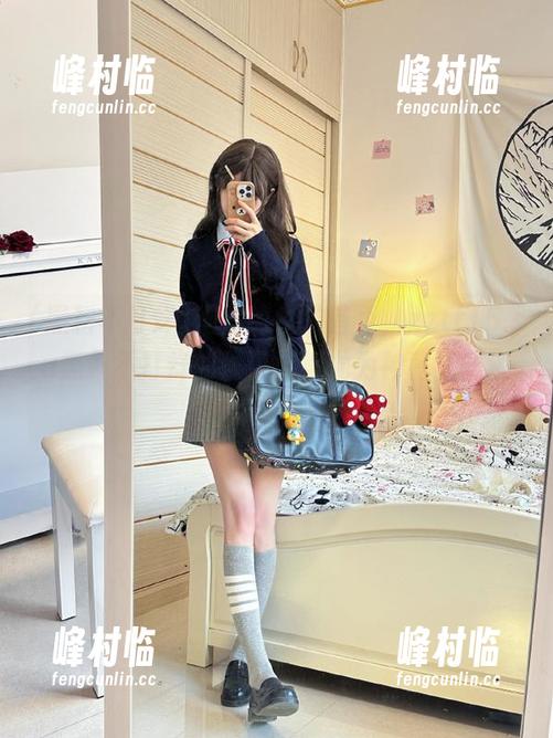 烟雾缭绕的首页，zztt15.su黑料不打烊的入口显得尤为神秘，难道是暗藏一把伞？